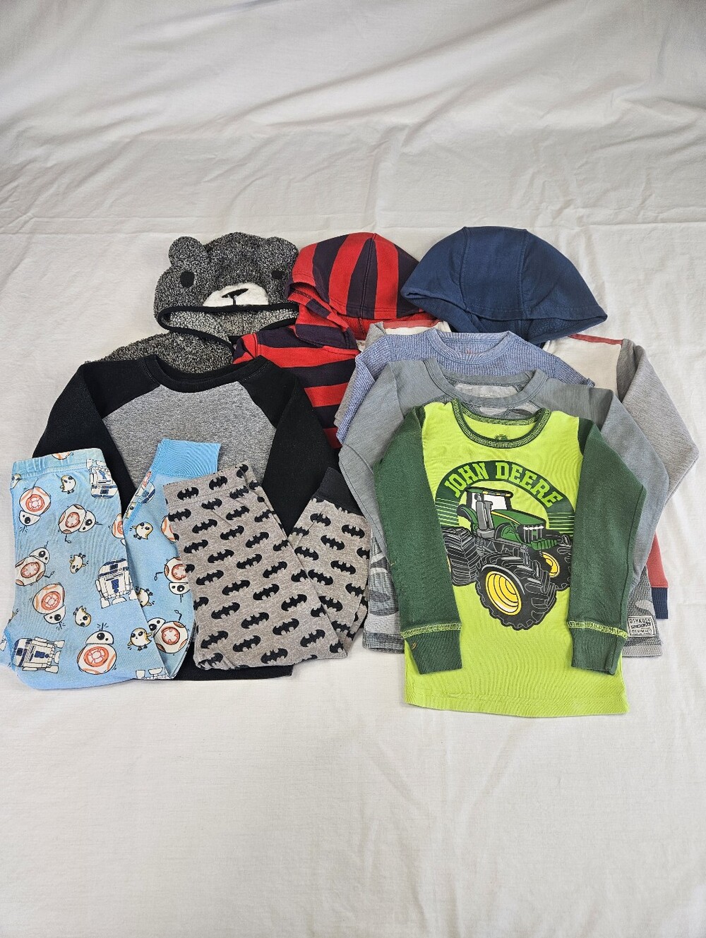 Bundle Of Boys Longsleeve Shirts And Sweatshirts Size 4T